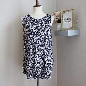 Old Navy Floral Luxe Tank Size XL